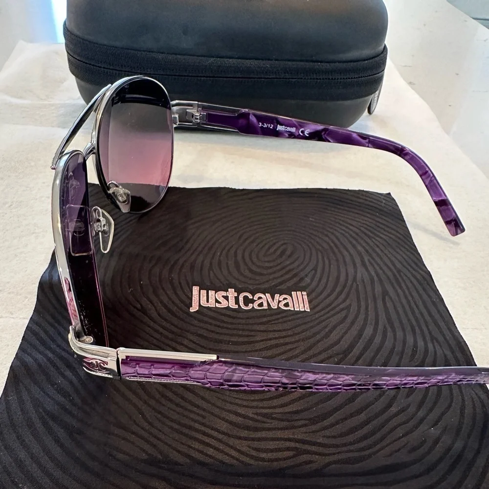 Just Cavalli JC400S Metal frame Plastic lens Lens width: 62 millimeters